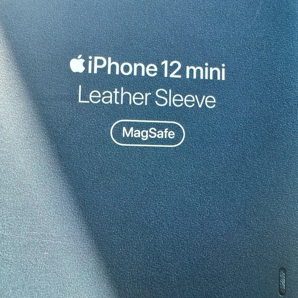 NEW! APPLE IPHONE 12 MINI LEATHER SLEEVE w/ MAGSAFE